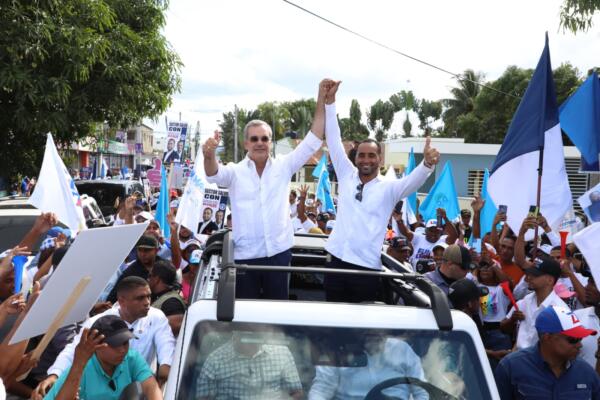 Luis Abinader encabeza marcha caravana en Sánchez Ramírez. (Foto: Fuente externa).