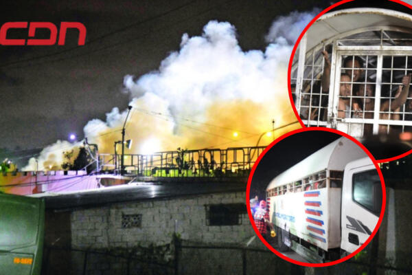 Reclusos siendo trasladados a cárcel pública en Barahona. Foto CDN Digital 