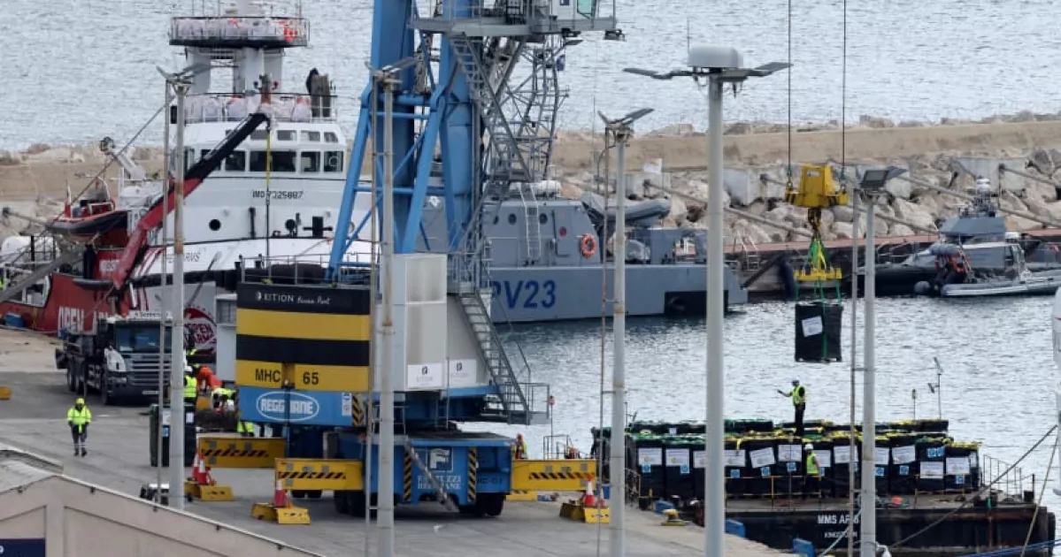 Cuatro barcos de EE.UU con materiales para construir un muelle. Foto: Fuente Externa