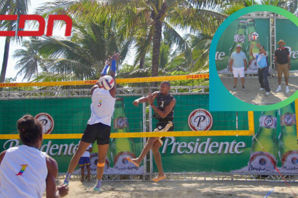 Francisco José Fernández , tesorero de la Federación Dominicana de Voleibol, hizo el saque de honor