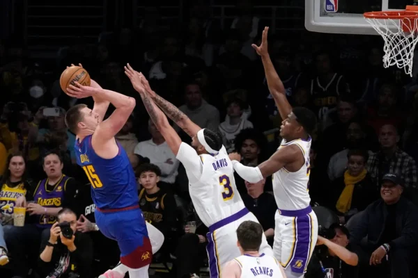 La noche de este sábado dos de marzo del 2024, Denver Nuggets venció a Los Ángels Lakers, cuando LeBron llegó a 40 mil puntos.