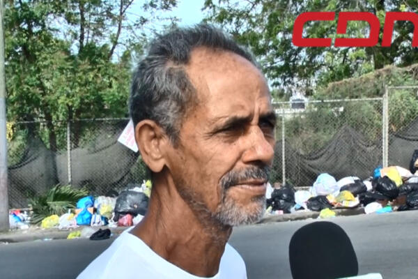 Basura arropa residentes en Jaragua; denuncian tras derrota del director de esa junta distrital no se ha vuelto a recoger. Foto CDN Digital