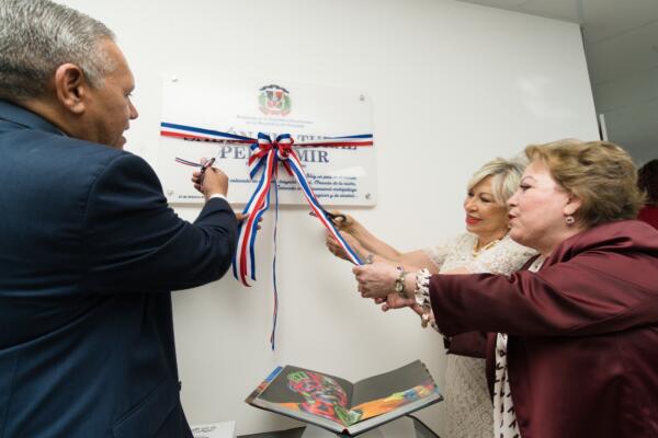 Embajadora de RD en Panamá inaugura Salón Cultural Pedro Mir (Foto: fuente externa)