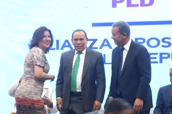 Margarita y Leonel se abrazaron en evento de Rescate RD (Foto: CDN Digital)