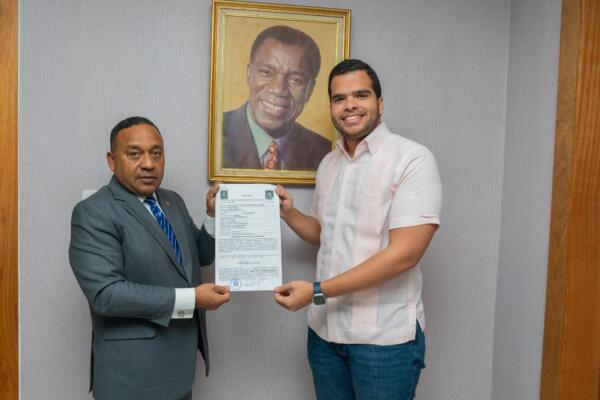 La juventud se empodera; Vicente Sánchez formaliza candidatura a diputado por el DN