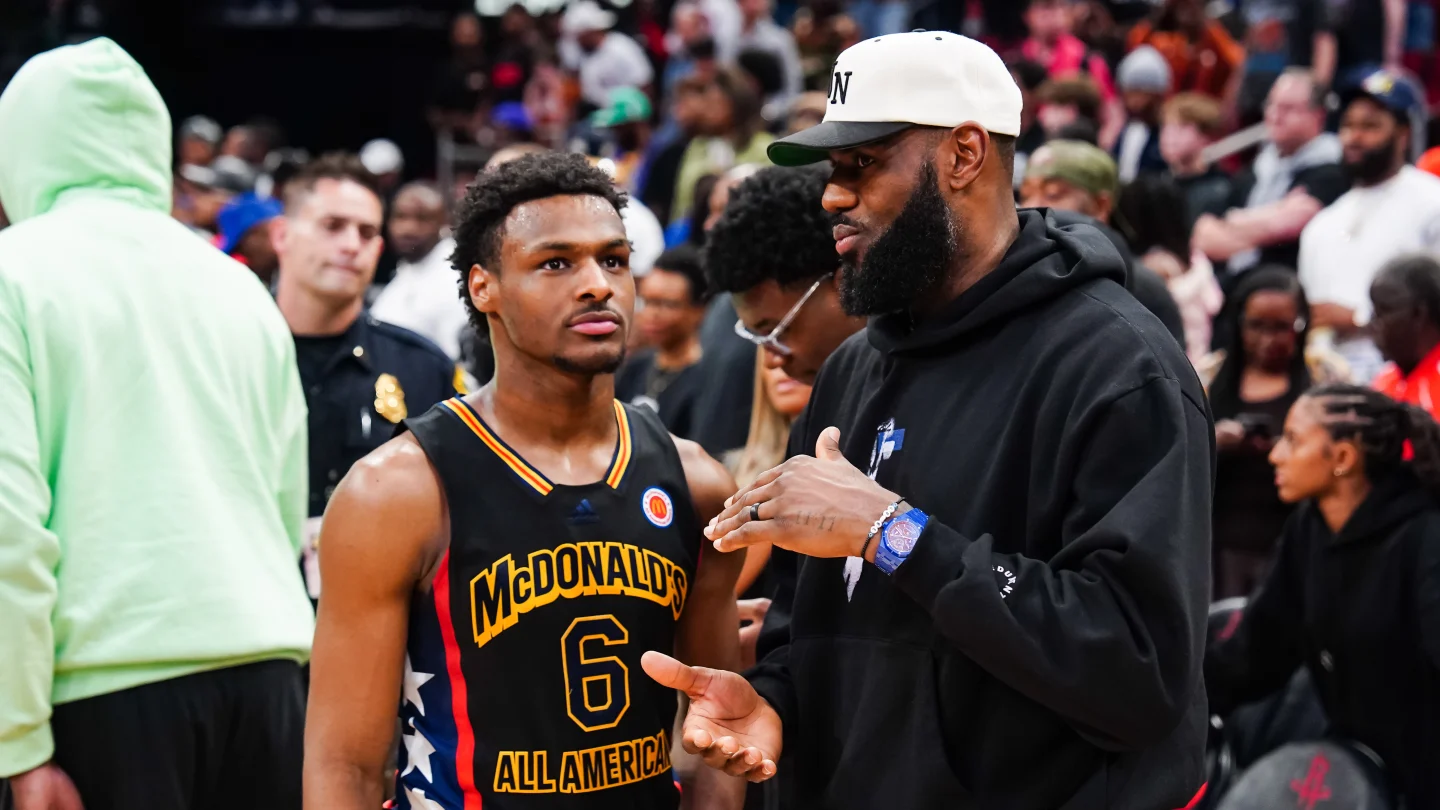 LeBron y Bronny ya no tienen por qué jugar juntos en la NBA. Foto: Fuente Externa