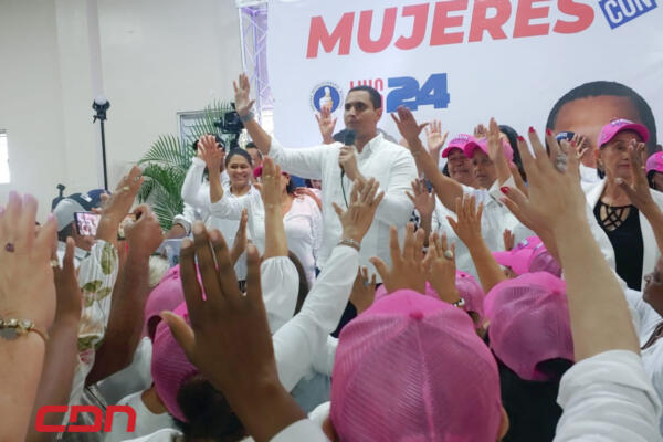 El candidato a diputado por el Partido Revolucionario Moderno (PRM), Stalin Vásquez durante el acto de apoyo. Foto: CDN Digital 