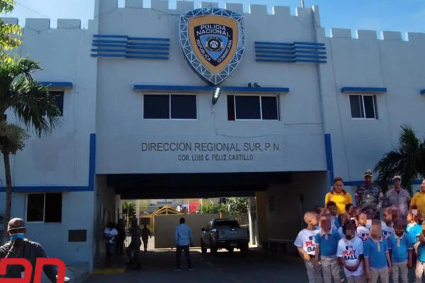 Policía Nacional realiza encuentro con Niños de Centro Educativo en Barahona