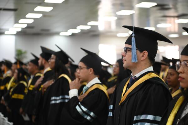 PUCMM gradúa nuevos profesionales con un llamado a ser agentes de cambio