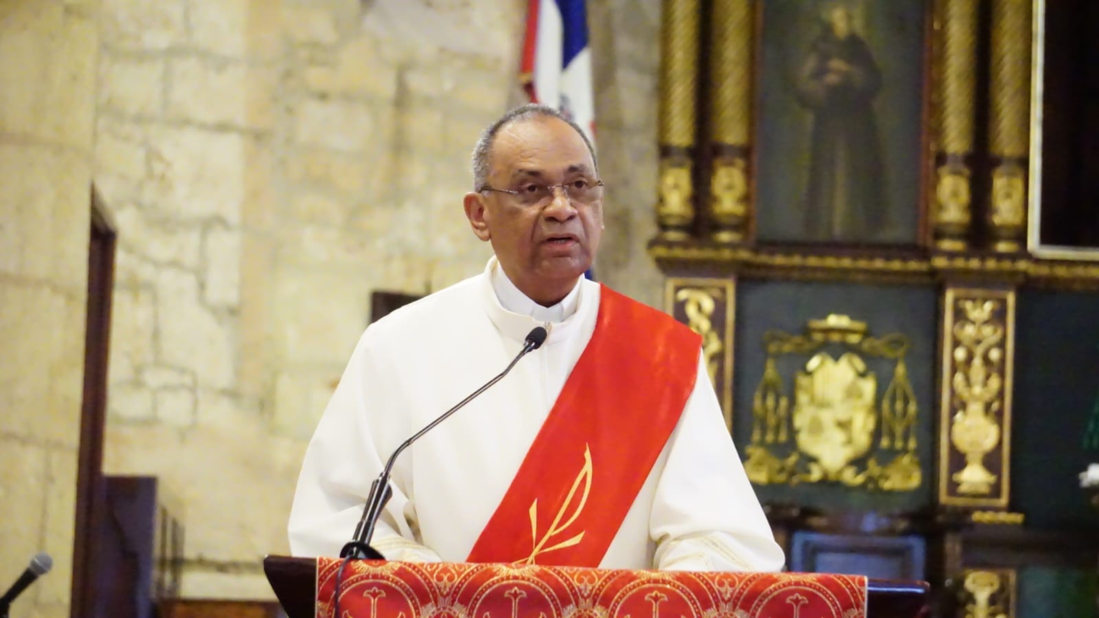 El diácono de la Parroquia Inmaculada Concepción del Distrito Nacional, Blas Bonilla Morfe, al analizar la palabra "Todo está consumado”. Foto: Fuente externa