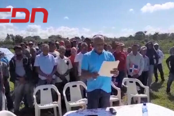 Agricultores dicen no son invasores y piden al gobierno la entrega de título en comunidad rural de Villa Tapia