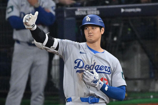 En el primer partido del japonés Shoei Ohtani, los Dodgers vinieron desde atrás en el octavo para vencer a San Diego.