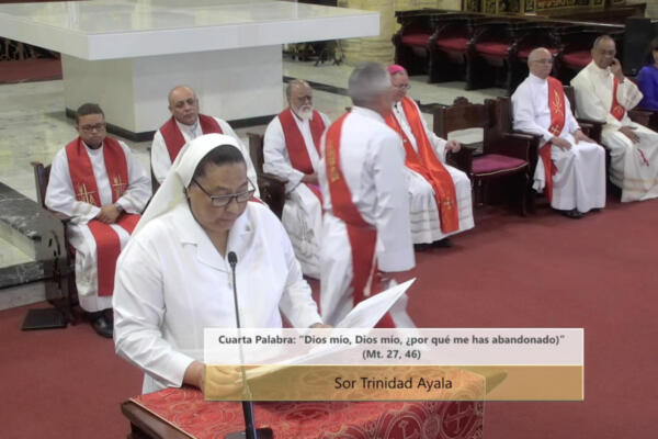 Sor Trinidad Ayala, durante la lectura de la cuarta palabra