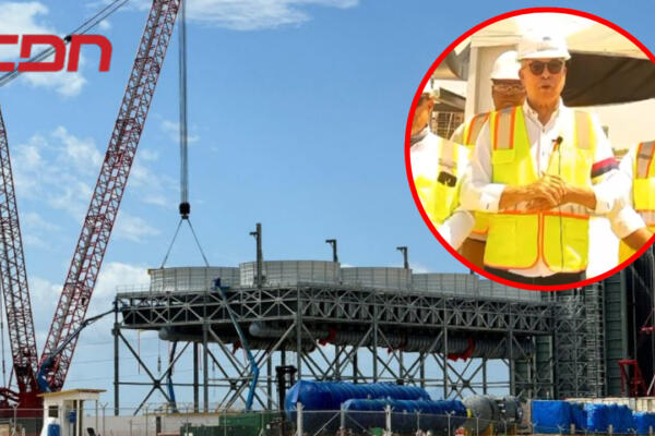 Fausto Pérez junto a equipo técnico, supervisan trabajos realizados en Central Térmica Manzanillo Powerland