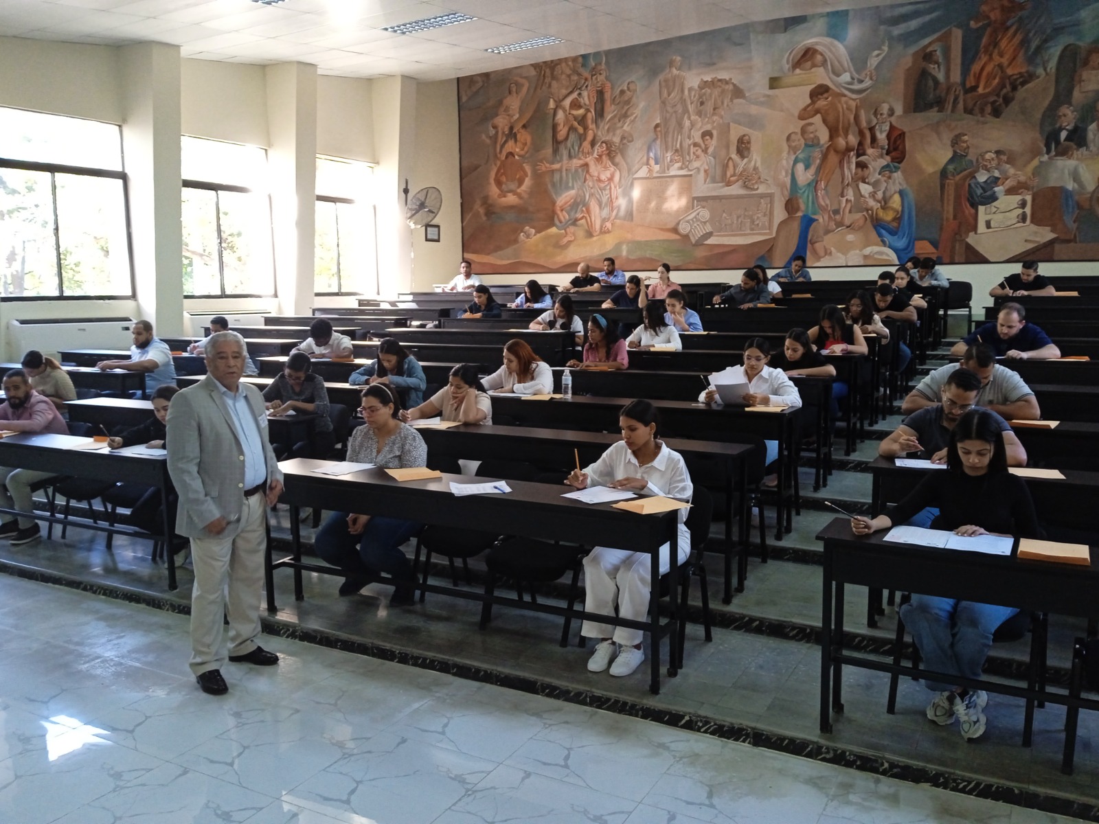 Uasd imparte examen para residencias médicas