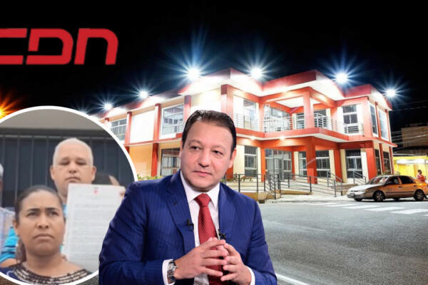 Grupo de vendedores del mercado de Pekín, piden a Abel Martínez les sean devueltos sus módulos. Foto CDN Digital