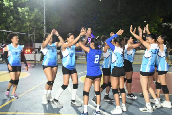 El Voleibol de Sala de los Juegos Universitarios se juega en las dos ramas y por regiones, tanto en la región sureste y región norte.