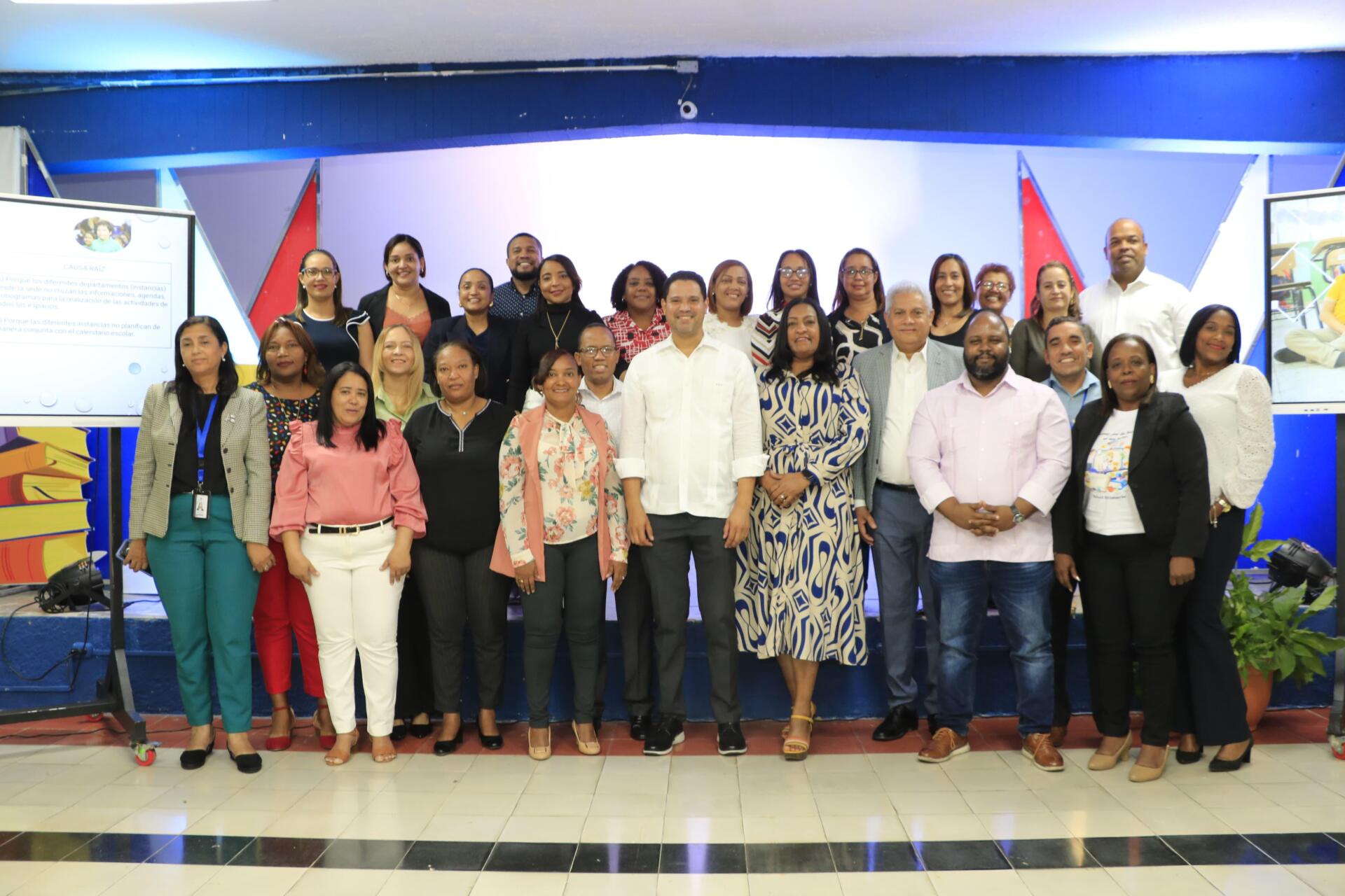 Regional 15 de Educación concluye rendición de cuentas sobre Programa CON BASE