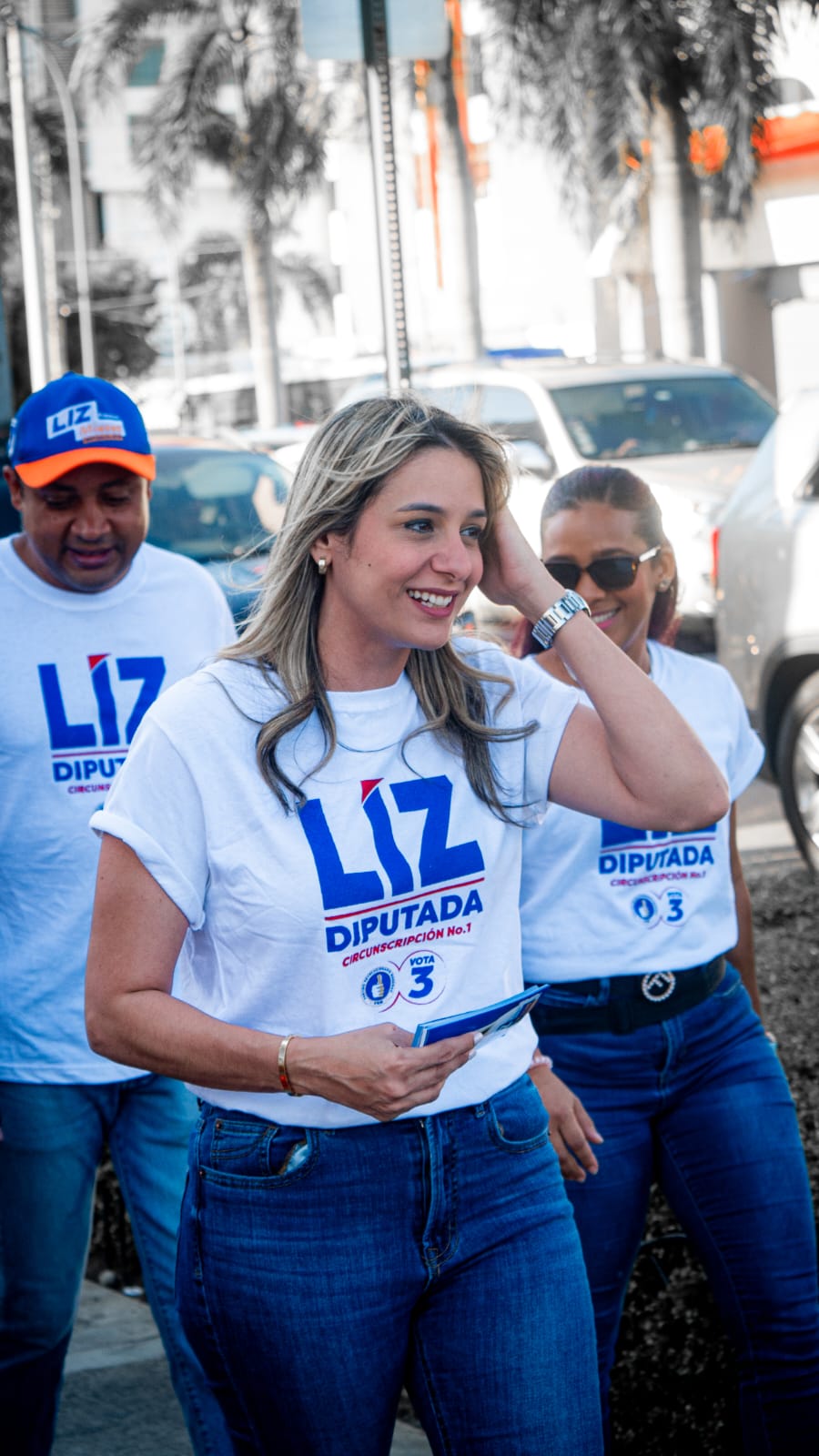 Liz Mieses realiza operativo y entrega cientos de botiquines en Distrito Nacional