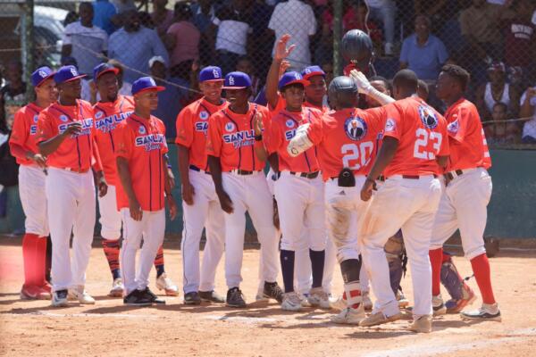 Los partidos del este torneo que organiza ABEPROSADO se están celebrando en varios estadios de la provincia Santo Domingo.