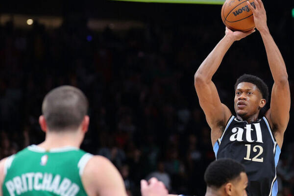 Boston llegó a enfrentar a Atlanta con una racha de nueve victoiras en forma consecutiva y estaban ganando de manera facil el medio tiempo.