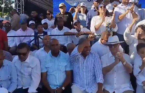 Hipólito Mejía junto a Willy Sánchez. (Foto: fuente externa)