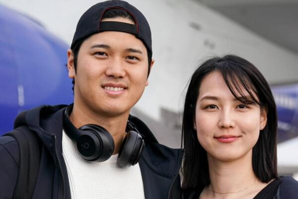 Shohei Ohtani presenta a su esposa en la redes sociales