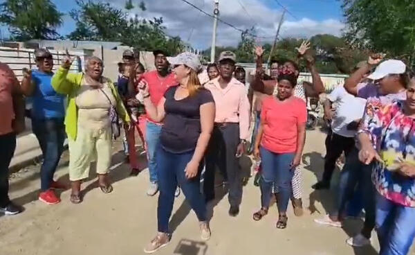 Habitantes del sector Mukay en Dajabón piden asfaltado de sus calles. (Foto: Fuente Interna)