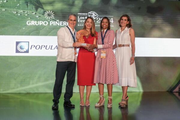 Desde la izquierda, René Grullón, Encarna Piñero, Karina Vallejo e Isabel Piñero.
Foto: fuente externa