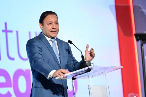 Abel Martínez presenta sus propuestas ante la Cámara Americana de Comercio (Foto: fuente externa)