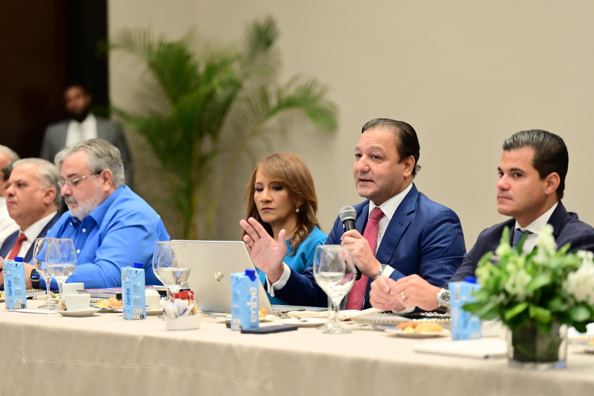 Abel presenta seis ejes de desarrollo turístico nacional