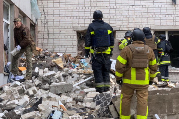 Una 13 personas murieron y otras 61 resultaron heridas en la ciudad de Chernihiv, en el norte de Ucrania, en un ataque ruso con tres misiles. Foto: Fuente externa 