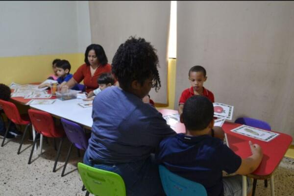 Emmanuel es un niño cariñoso y juguetón. Aficionado a los números y a las letras, y muy ágil para armar juegos de piezas. Foto: Félix de la Cruz
