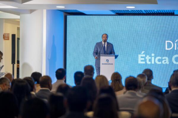 1.	Samuel Pereyra, administrador general de Banreservas, encabezó conferencia “La Ética en el mindset de la cultura Banreservas (foto: fuente externa)