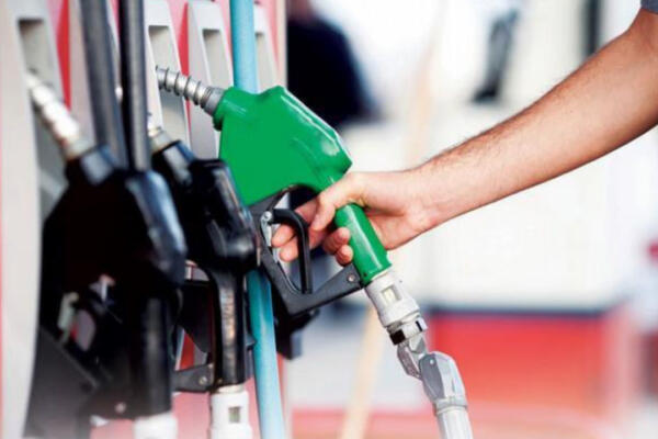 Congelan precios de gasolinas, gasoil y GLP otra vez, según informó el viceministro de Comercio Interno, Ramón Pérez Fermín. Foto: Fuente externa  