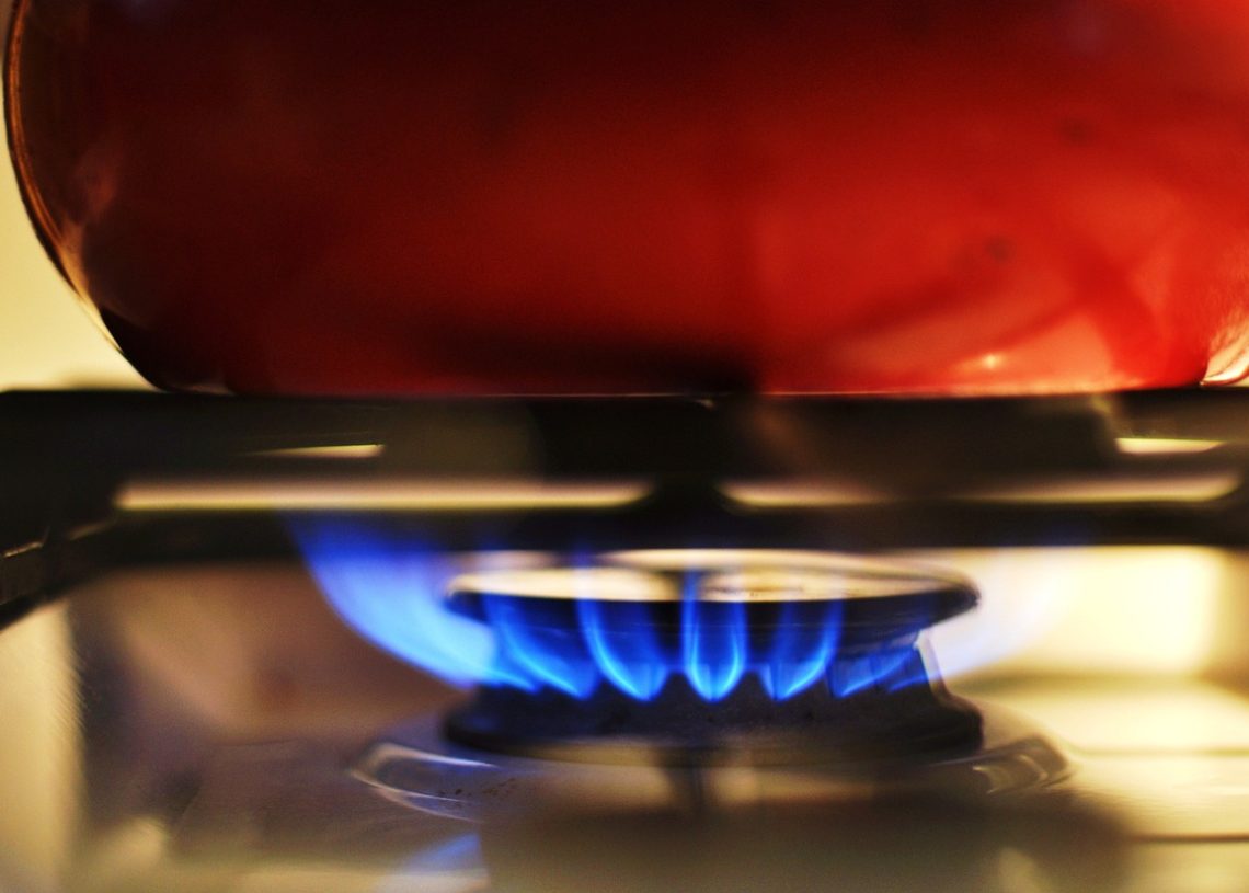 Consultar Bono Gas Hogar y Chofer: ADESS confirma El Bono Gas Hogar (BGH) consiste en una ayuda a familias en pobreza extrema, pobreza moderada o aquellas que se encuentran cercanas.