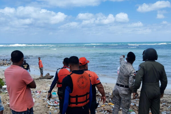 Continúan búsqueda de tres desaparecidos en playa de Puerto Plata