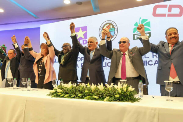 Dirigentes de los diferentes partidos mayoritarios que conforman Alianza Rescate RD. Foto: CDN Digital.