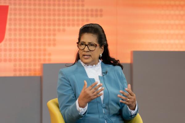 La candidata a senadora por la provincia de Santo Domingo, Cristina Lizardo, resaltó la importancia de la revisión de leyes existentes. Foto: CDN