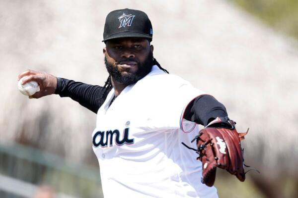 Johnny Cueto pacta contrato de liga menor con los Rangers 