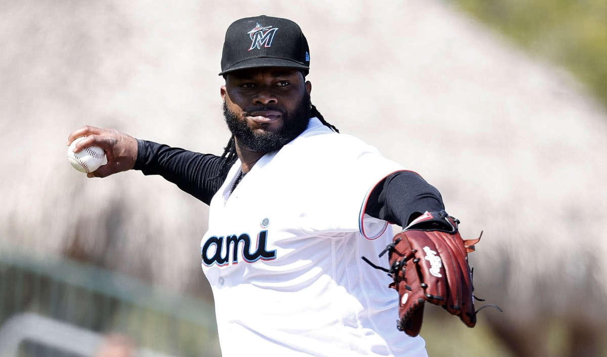 Johnny Cueto pacta contrato de liga menor con los Rangers