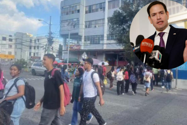 Durante un recorrido, frecuentes visitantes al parque Colon de la Zona Colonial, manifestaron estar en desacuerdo con la insistencia de los Estados Unidos de que la República Dominicana acoja a ciudadanos haitianos en su territorio. Foto: CDN Digital 