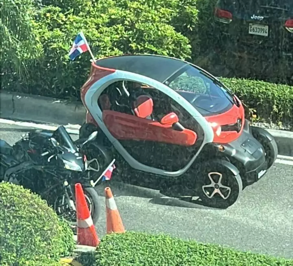 El DioMovil: el carro eléctrico de Dio Astacio en su juramentación