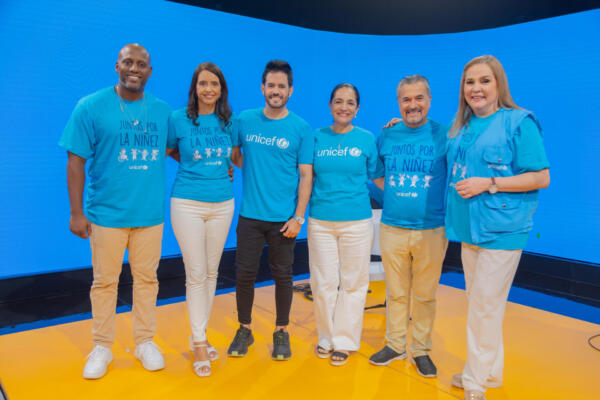 Enrique Quailey, Cristina Alonso, Manny Cruz, Anyoli Sanabria, Carlos Carrera y Jatnna Tavarez (foto: fuente externa)