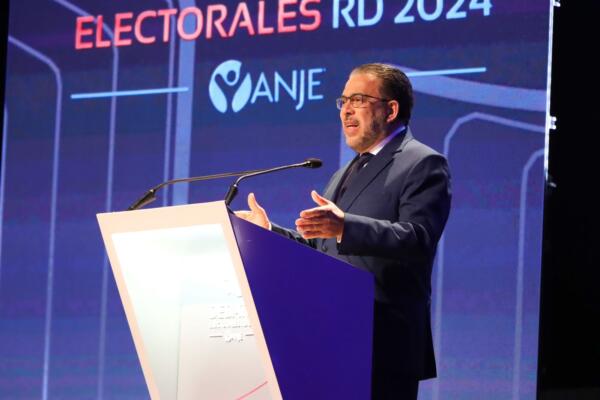 Guillermo Moreno, candidato a senador del Distrito Nacional por el Partido Revolucionario Moderno (PRM) y aliados.