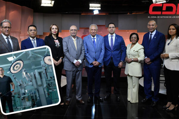 Sánchez Español, junto a miembros del Consejo Administrativo del HOMS en la Entrevista Especial elCaribe-CDN.