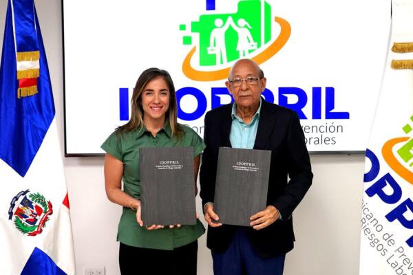 Idoppril y “Fundación Yo También Puedo” firman acuerdo para beneficiar familias