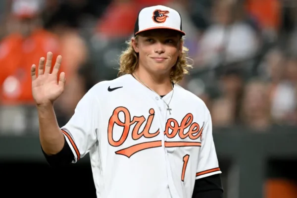Según fuentes los Orioles han convocado al jardinero Jackson Holliday, considerado el prospecto Nro. 1 de MLB Pipeline, desde Triple-A.