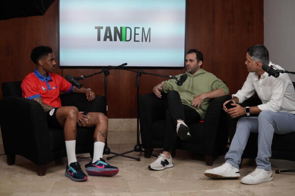 Junior Firpo le dijo a Avelino Cuadra y Dámaso García que sueña con llevar a República Dominicana a un Mundial de Fútbol