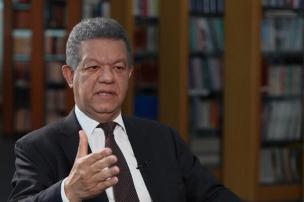 Leonel Fernández en el programa 55 Minutos en Tiempo Electoral con la periodista Julissa Céspedes. Foto: CDN digital. 